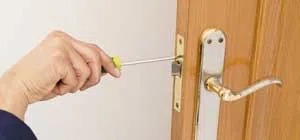 Affordable Locksmith Services Cape Coral, FL 239-785-3879 - trunk-unlock-01